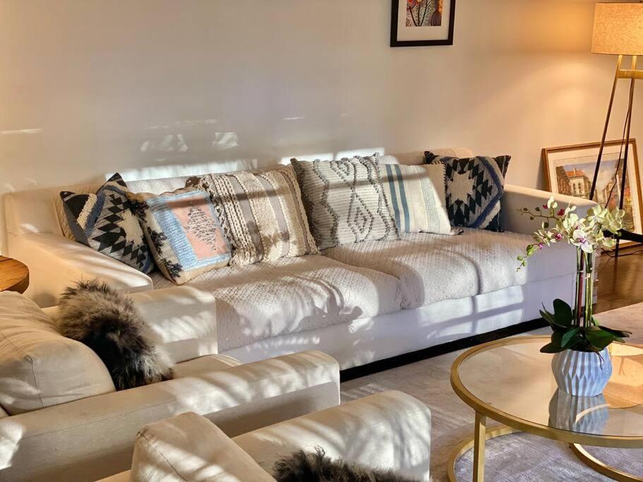 Entire On Sunset Strip Villa *